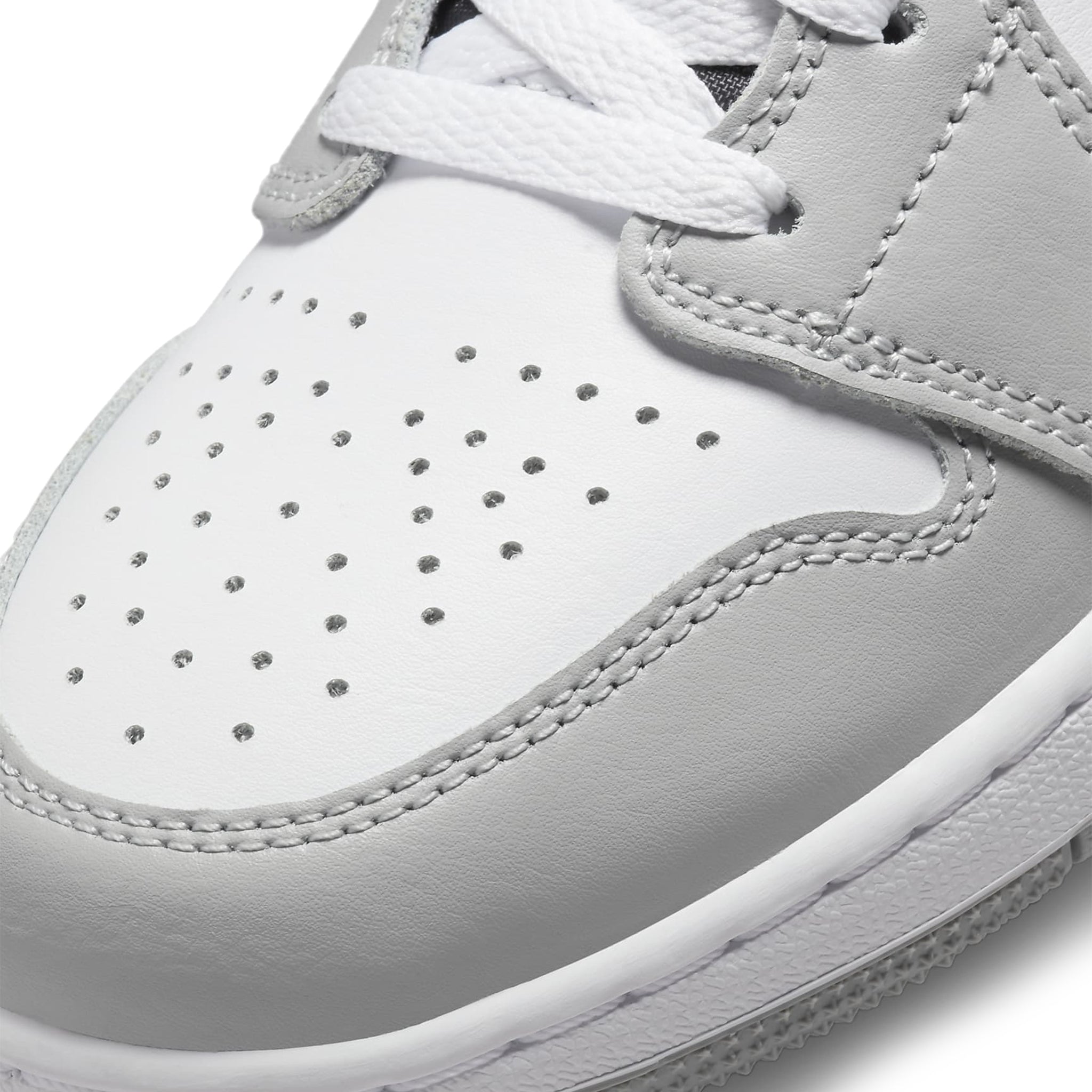 Toe box view of Air Jordan 1 Mid Light Smoke Grey Anthracite (GS) 554725-078